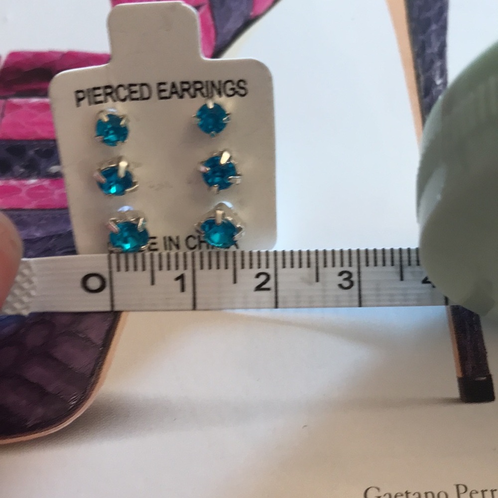Set of 18-pairs of Rhinestone Stud pierced earrings. NWOT. - Picture 6 of 11